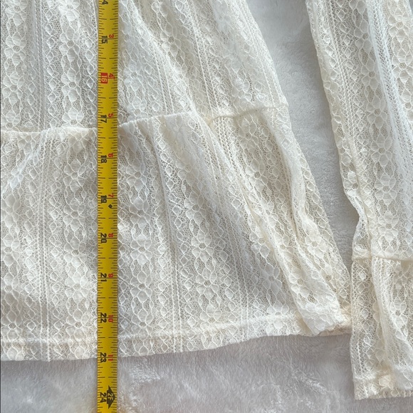 Art Class Chic Cream Lace Blouse with Ruffled hem and sleeves - Picture 6 of 10